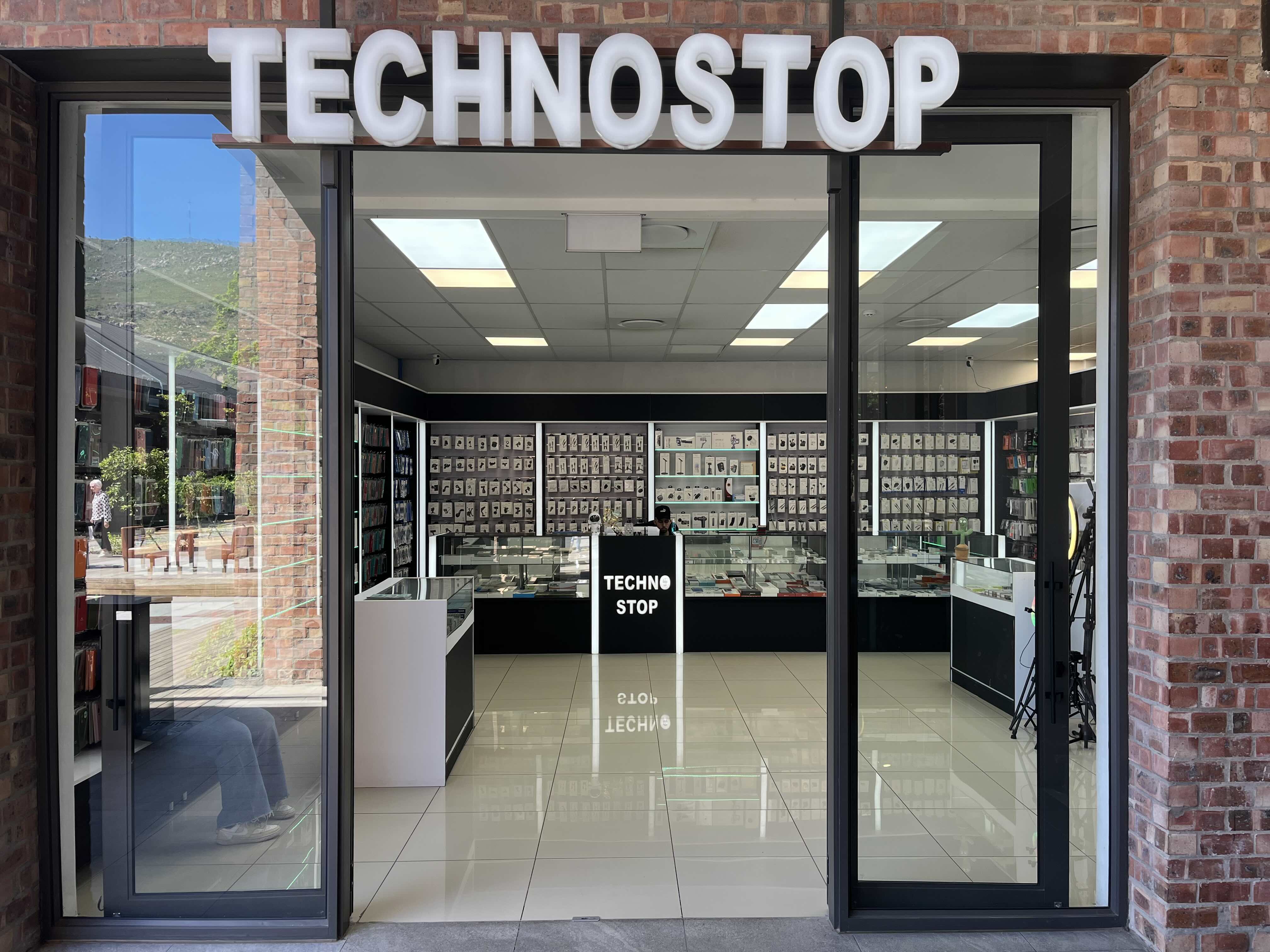 Entrance to the Techno Stop shop